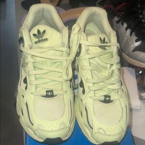 Adidas Astir Sneakers - Light Green and Black